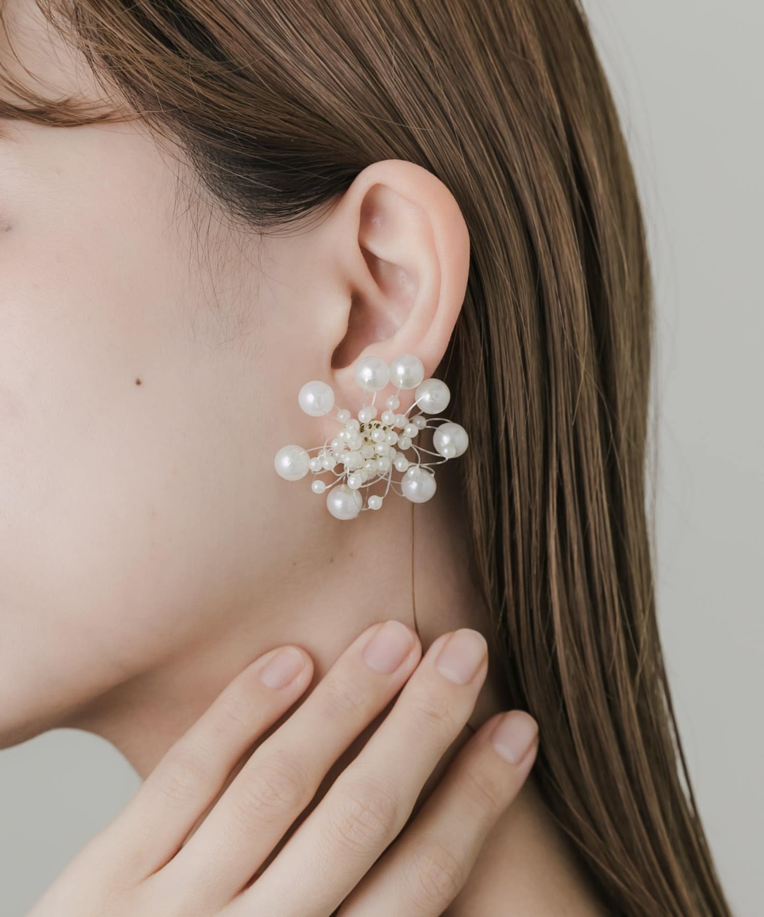 フラワーモチーフパールシャワーピアス IVO -