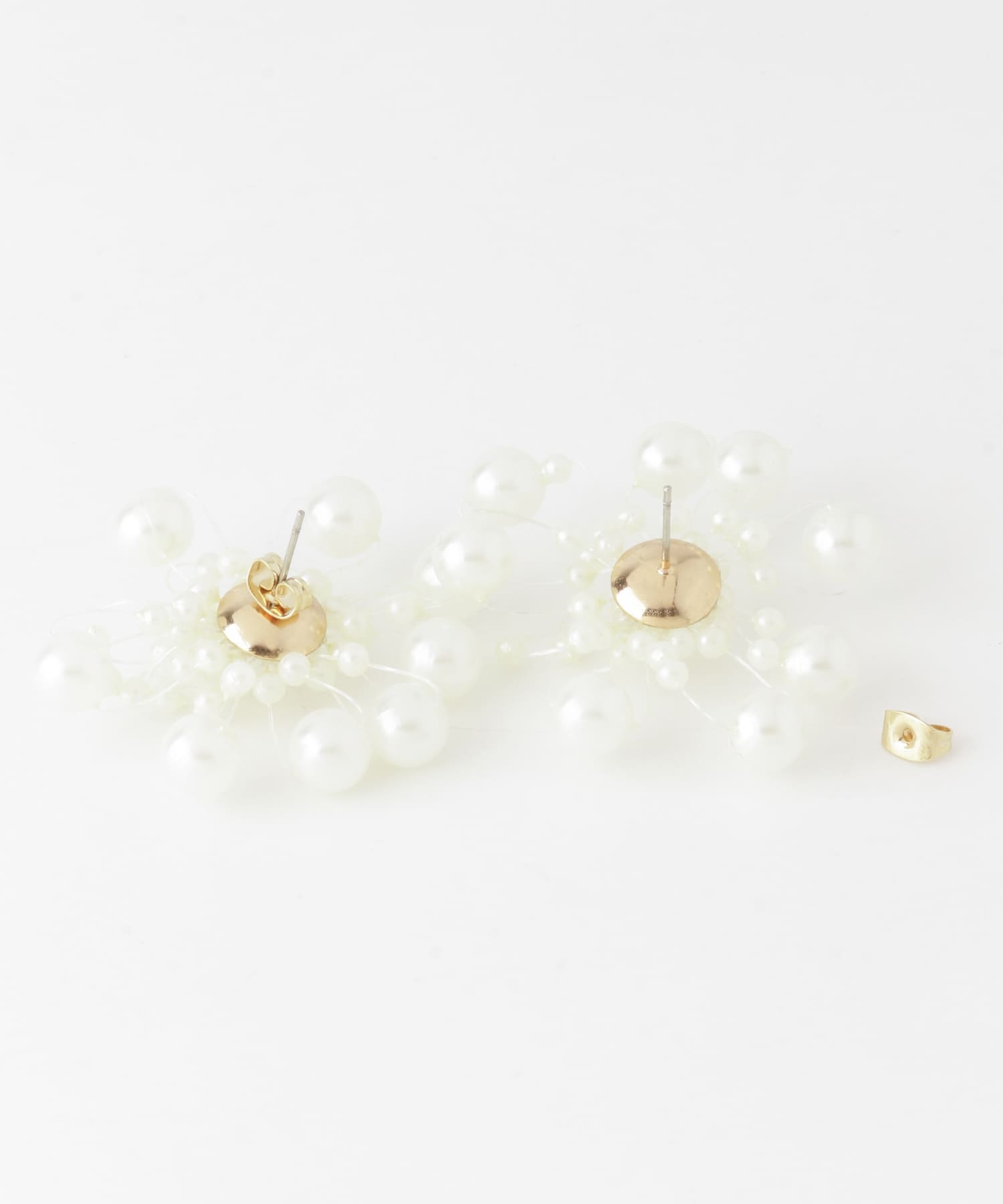 フラワーモチーフパールシャワーピアス IVO -