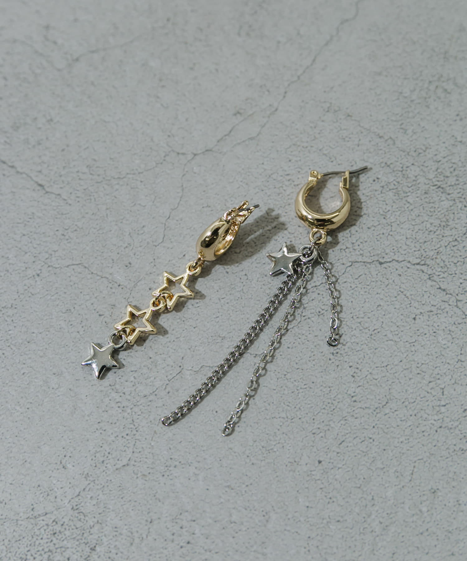 スターアシメチェーンフープピアス