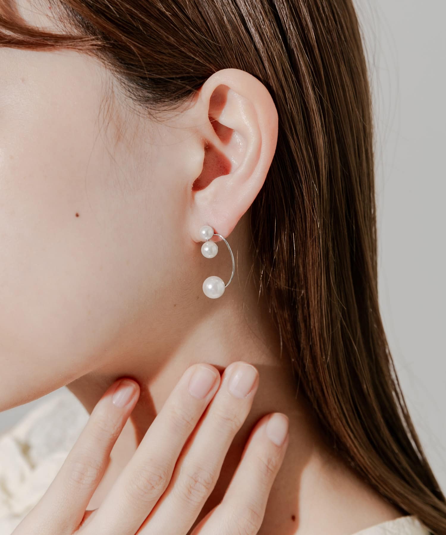 パールカーブラインピアス