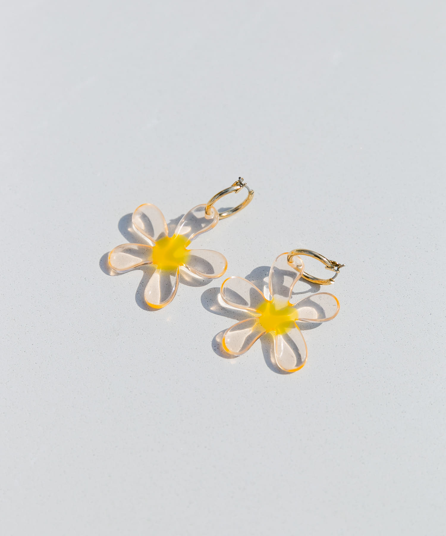 クリアフラワーメタルフープピアス CLR -