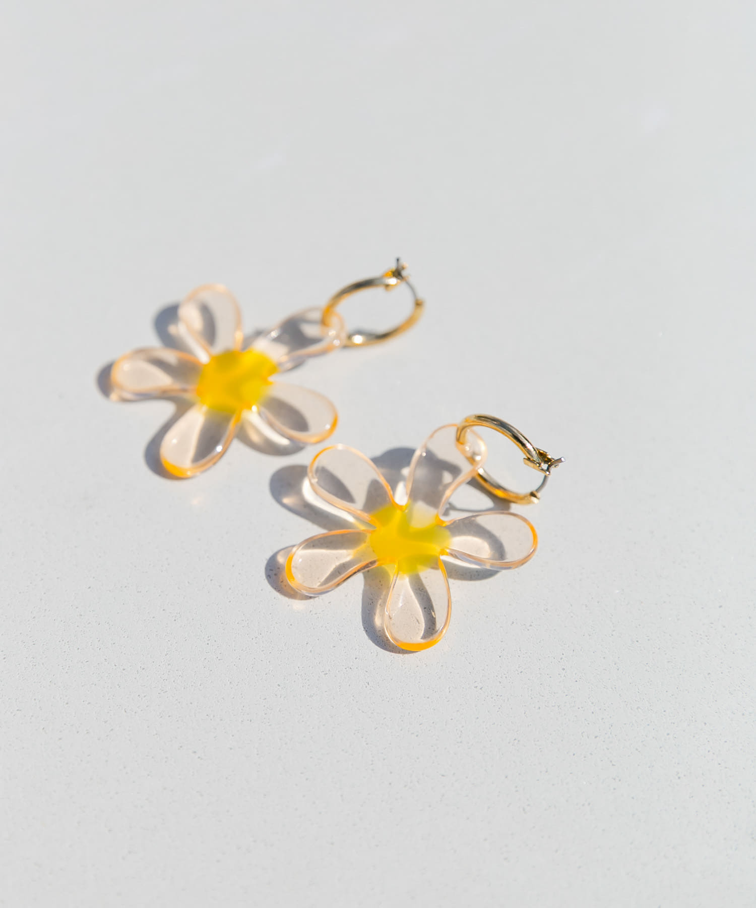 クリアフラワーメタルフープピアス CLR -