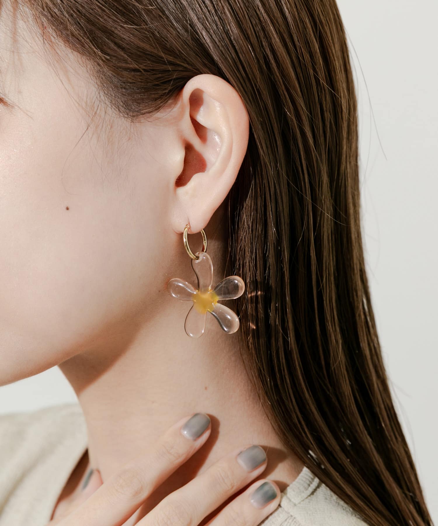 クリアフラワーメタルフープピアス CLR -