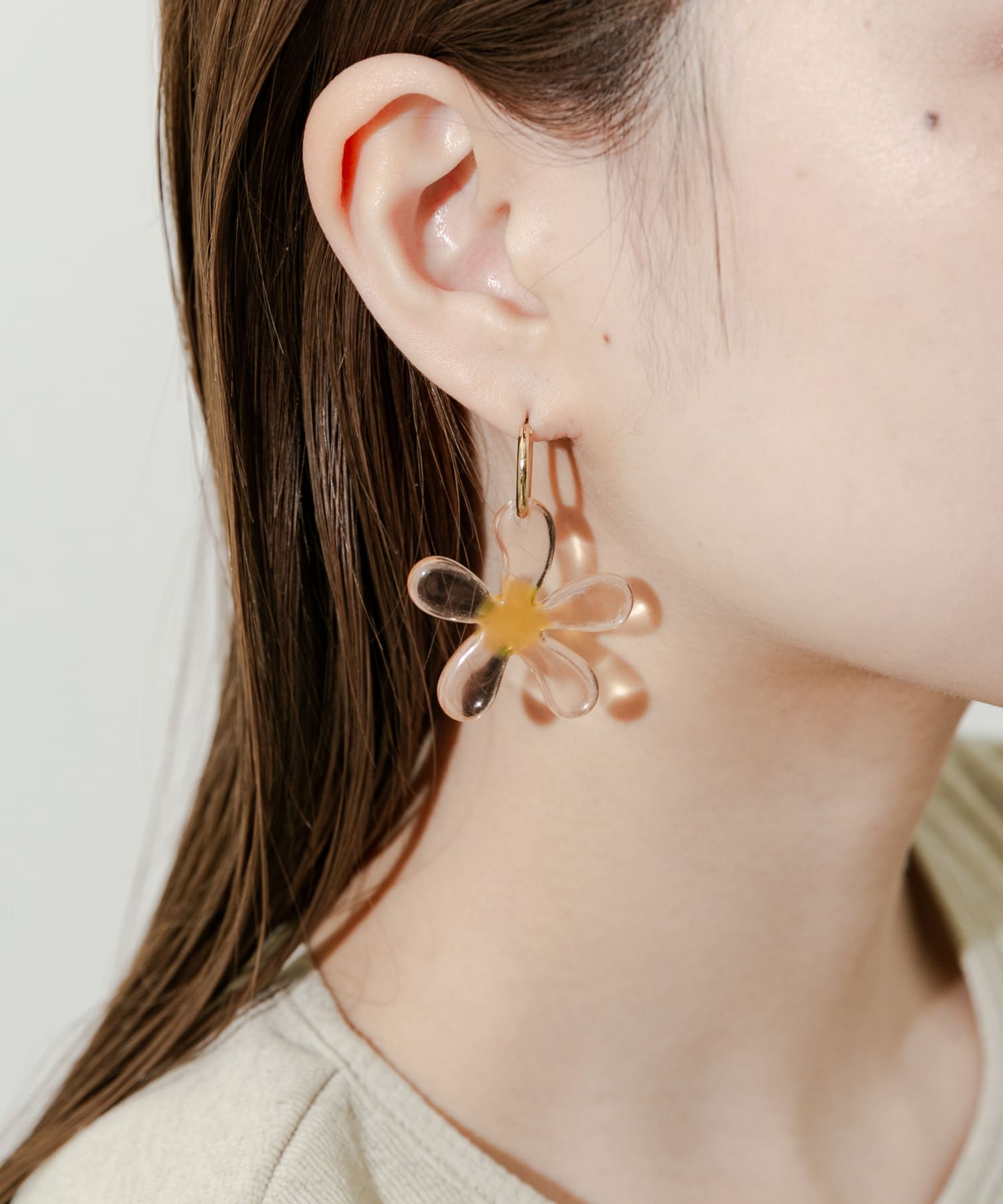 クリアフラワーメタルフープピアス CLR -