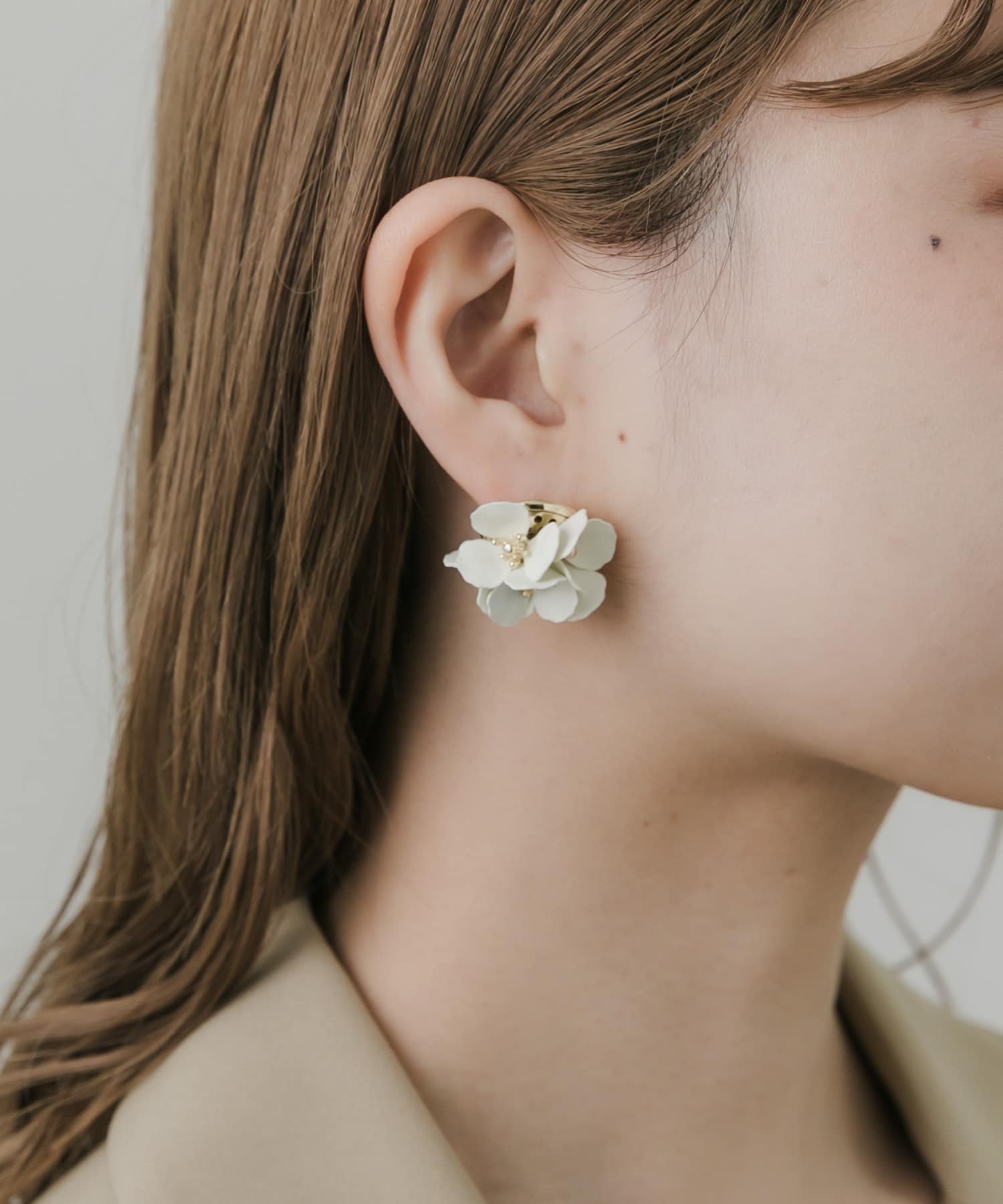 マットプレートフラワーピアス IVO -
