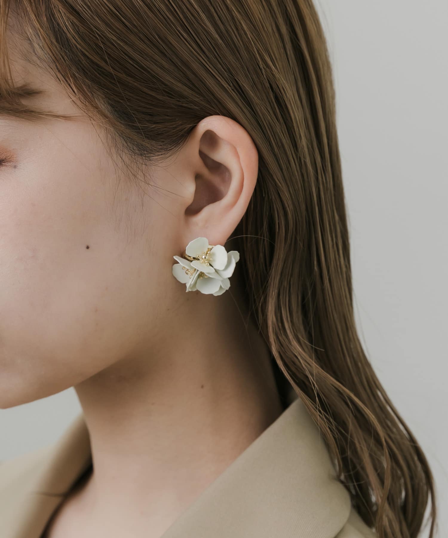 マットプレートフラワーピアス IVO -