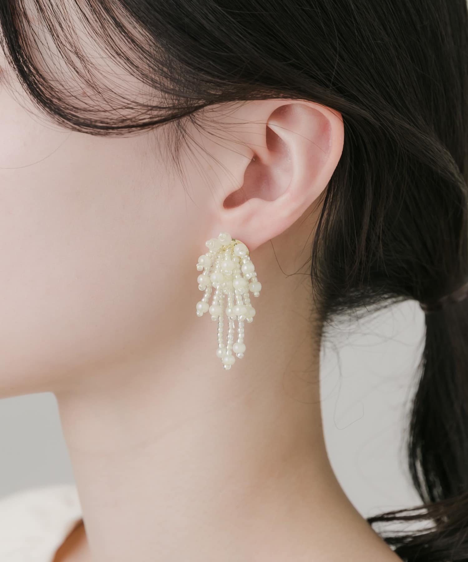 ビーズシャワーピアス IVO -