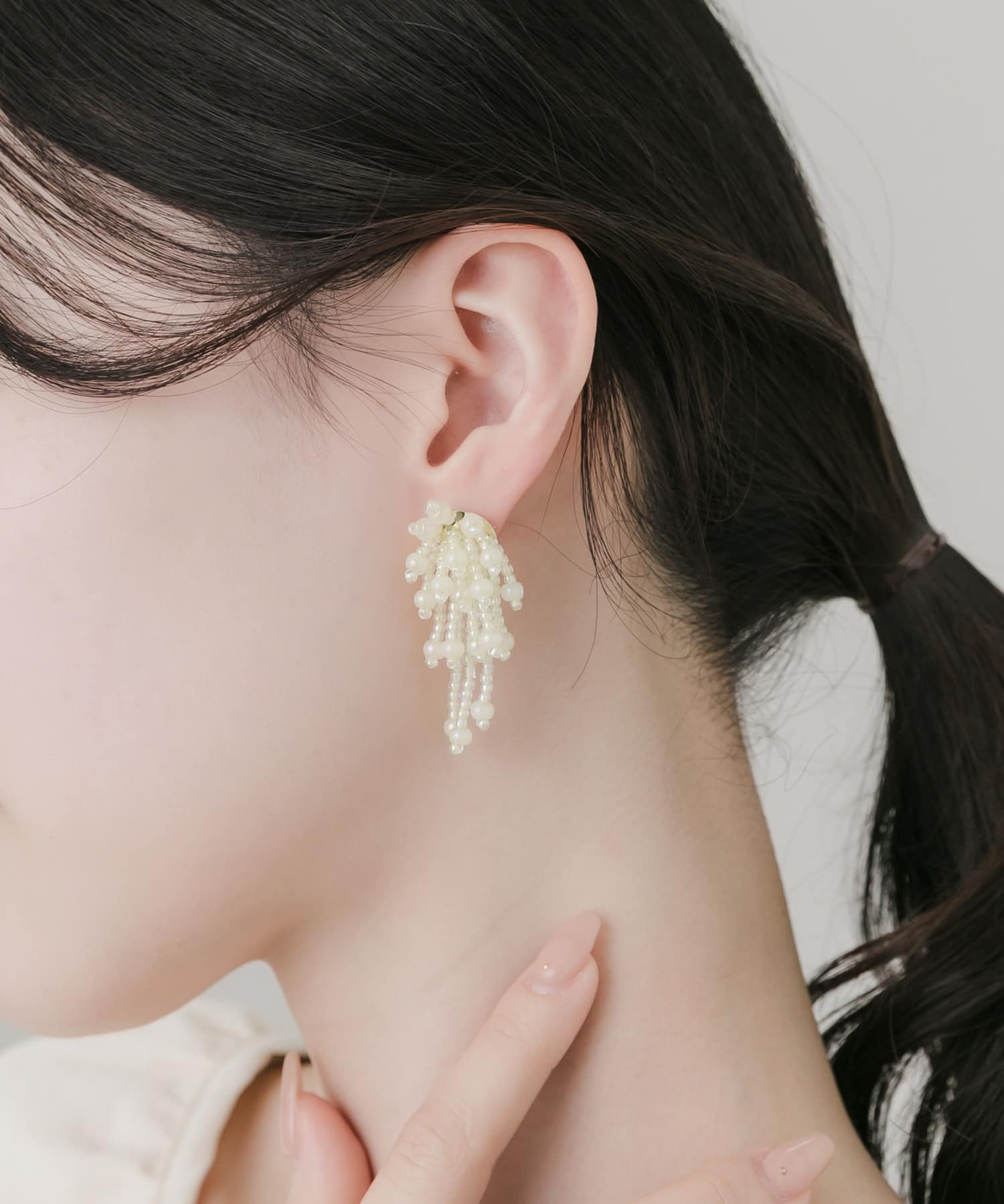 ビーズシャワーピアス IVO -