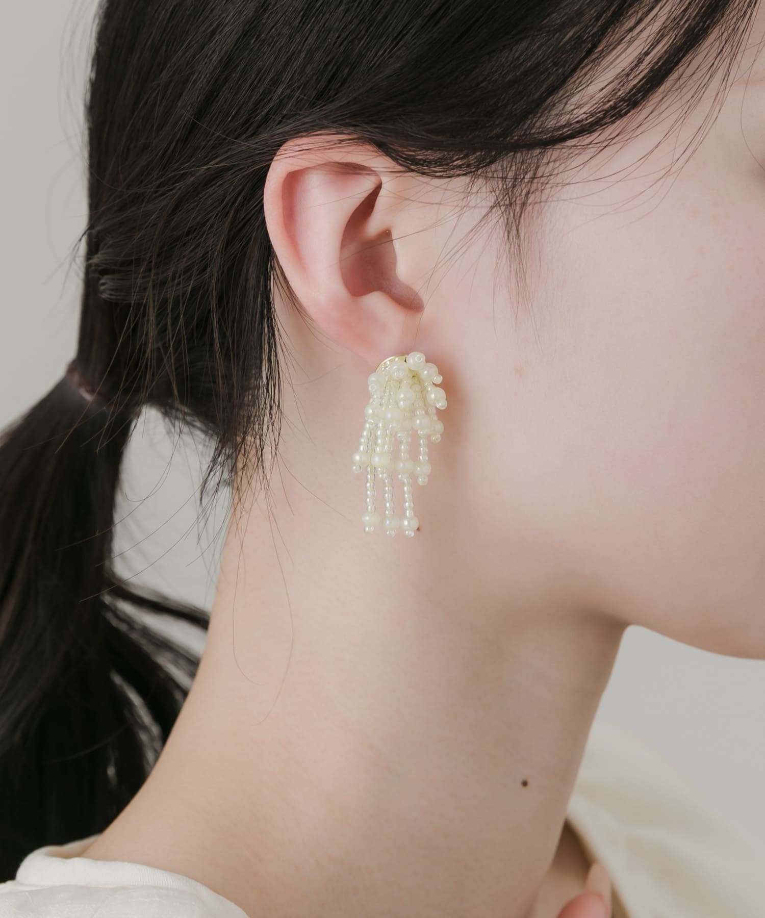 ビーズシャワーピアス IVO -