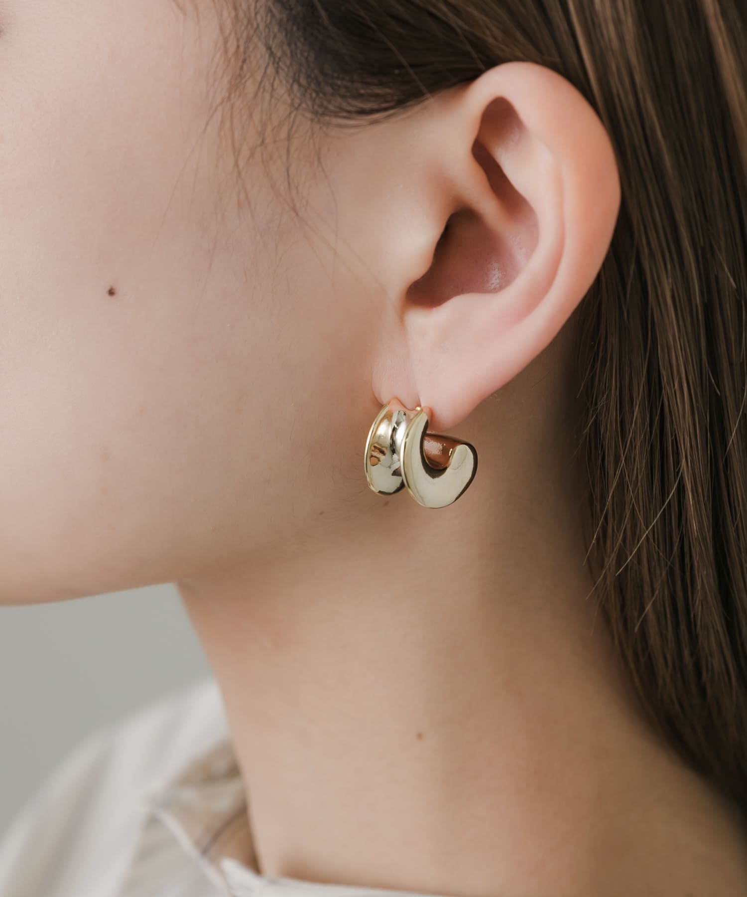 ニュアンスカーブワイドピアス GLD -