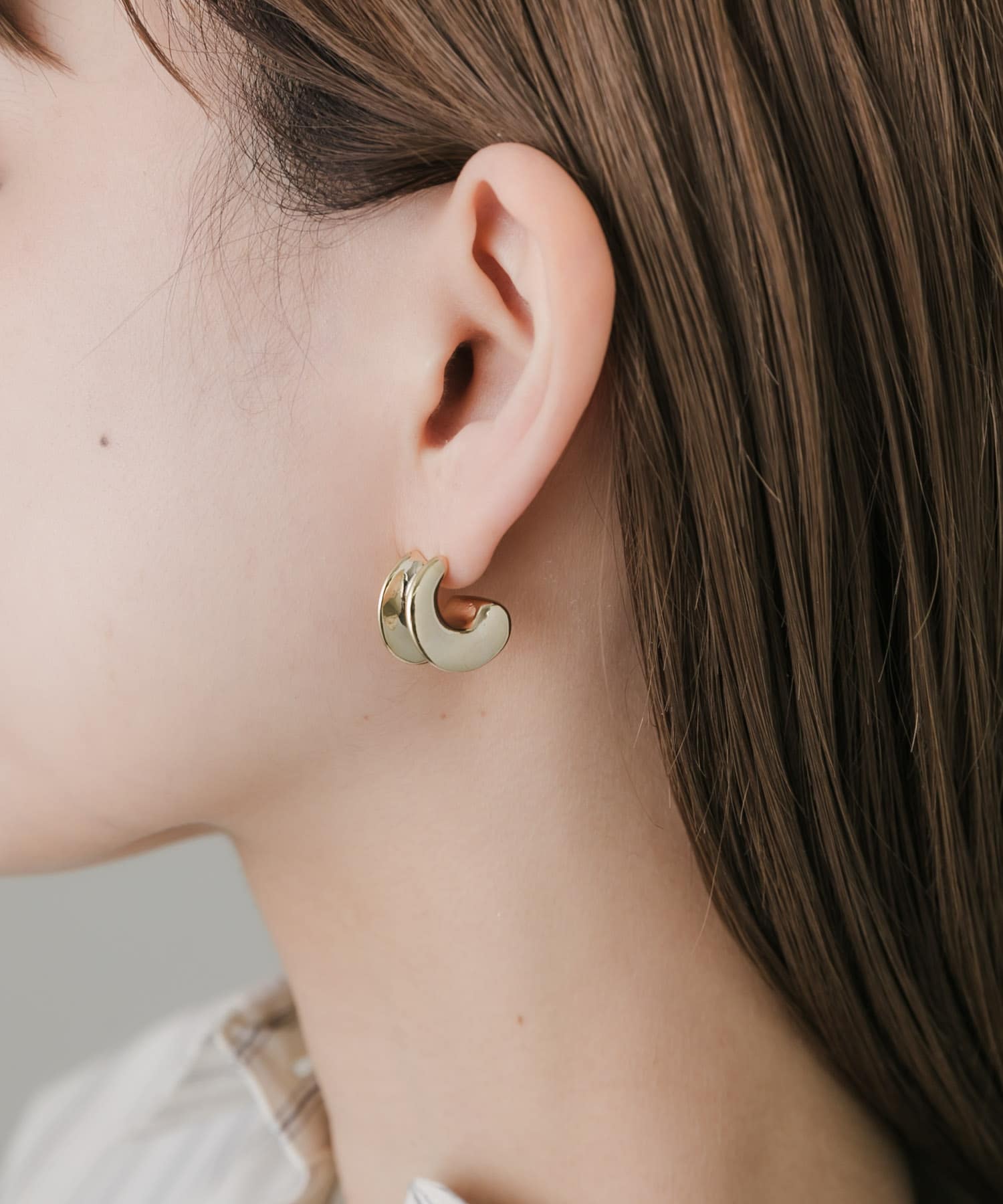 ニュアンスカーブワイドピアス GLD -