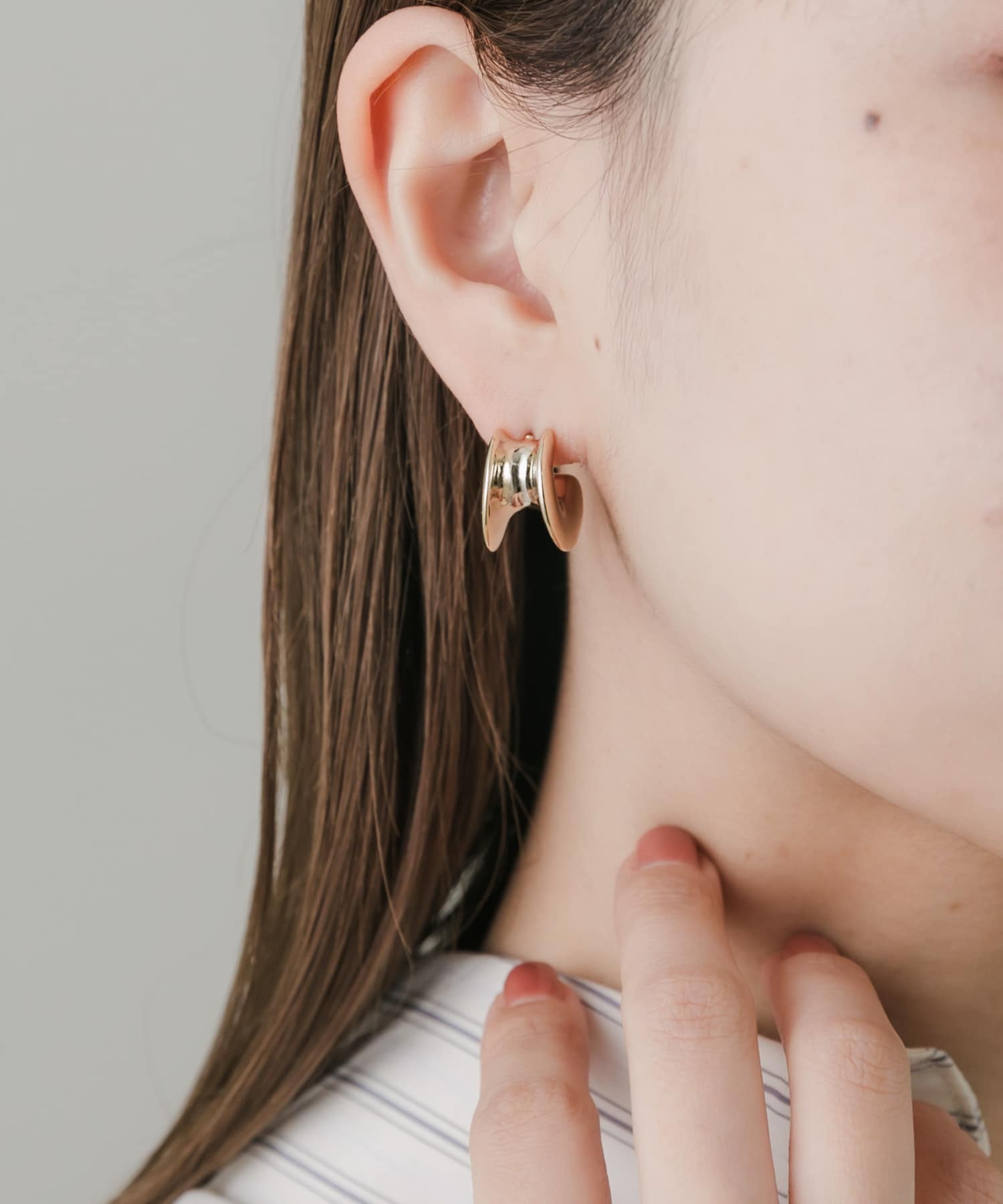 ニュアンスカーブワイドピアス GLD -