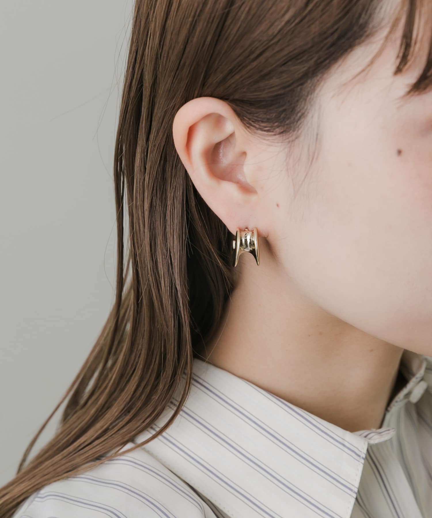 ニュアンスカーブワイドピアス GLD -