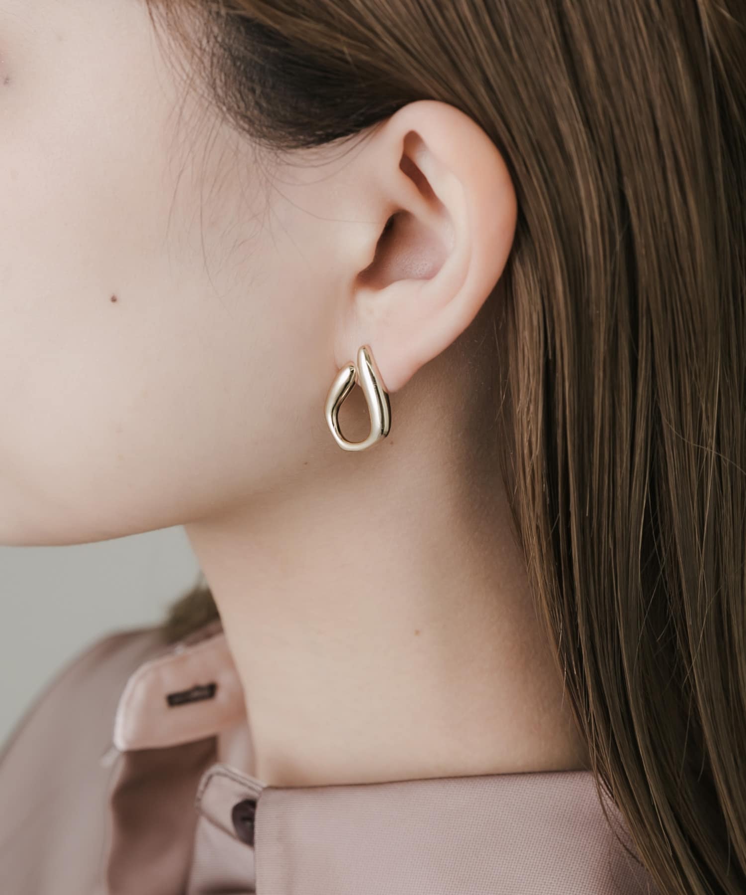 メタルラインカーブピアス GLD -