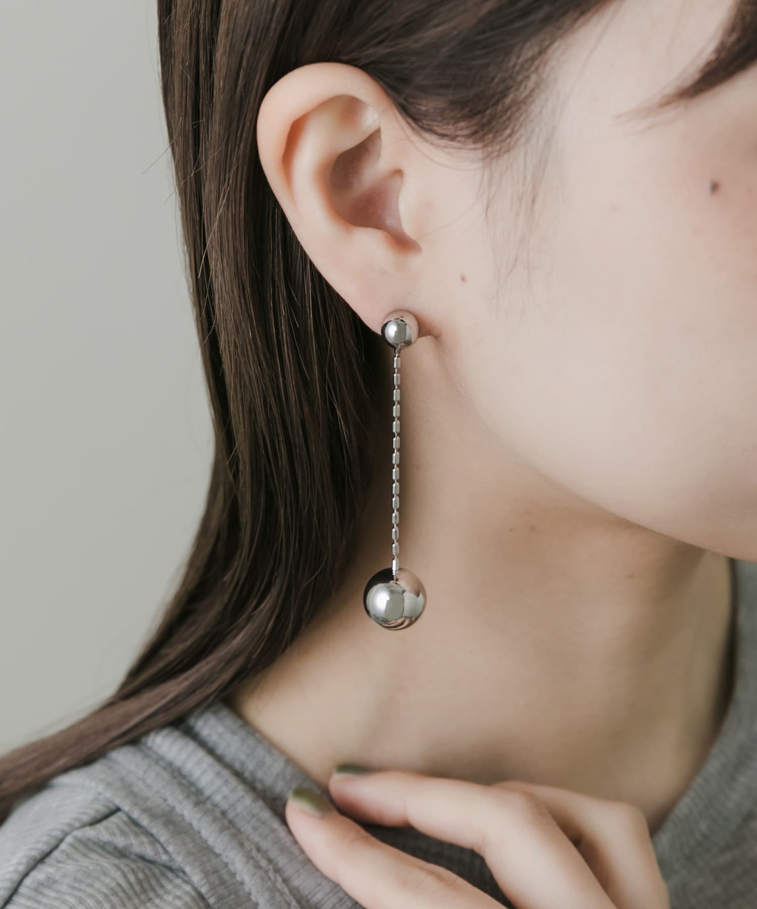 メタルボールスウェイロングピアス