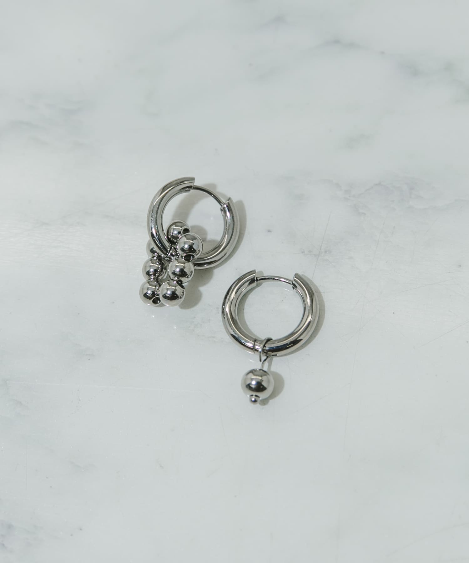 ステンレスアシメメタルボール2WAYピアス(- SLV): アクセサリー｜URBAN