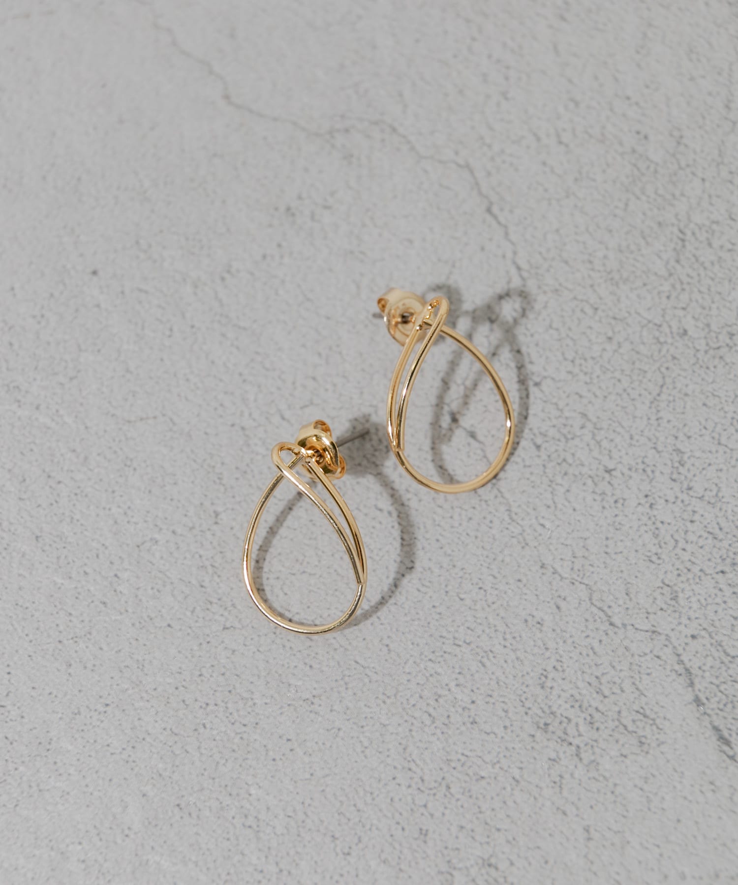 メタルスィンドロップピアス GLD -