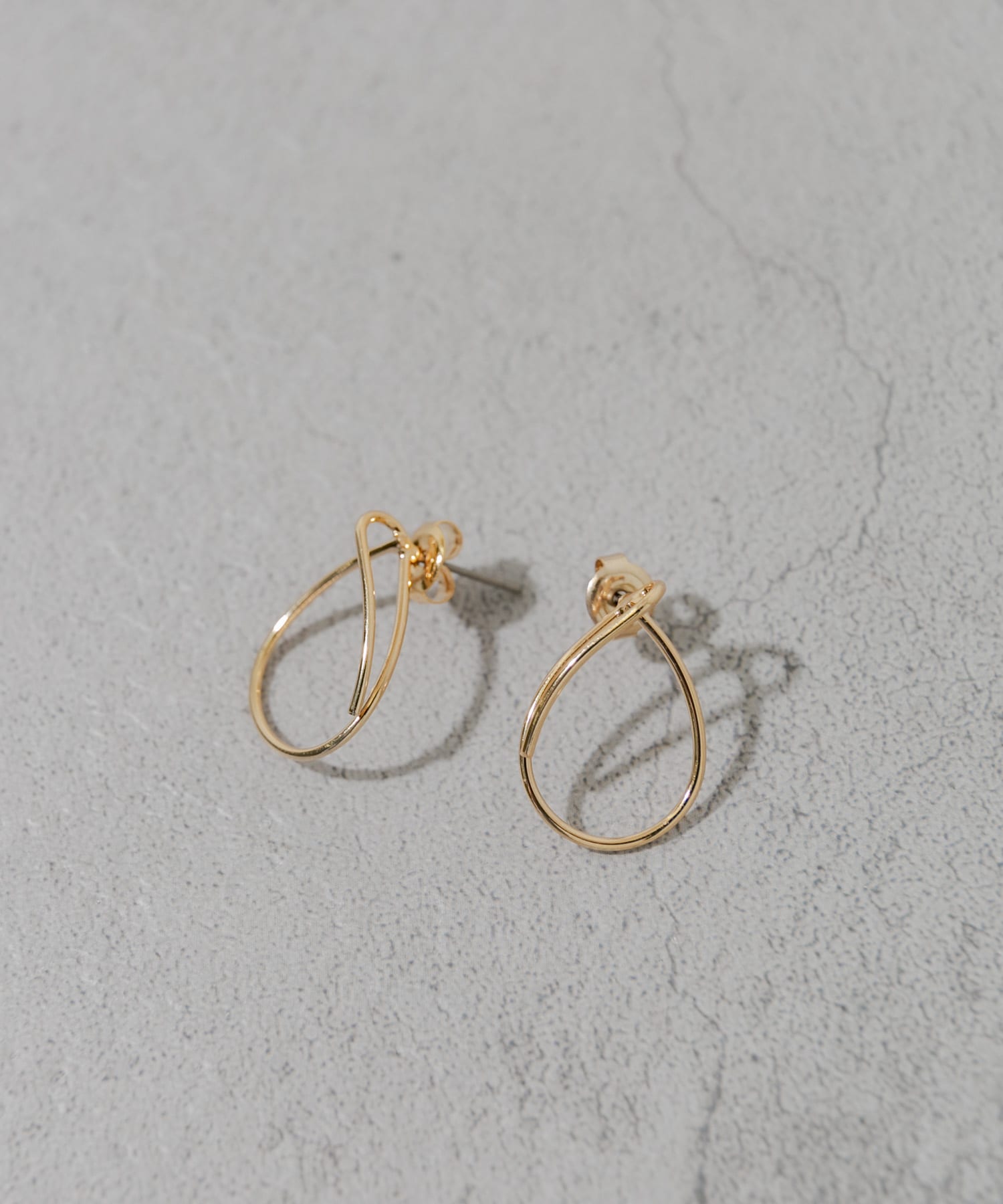 メタルスィンドロップピアス GLD -