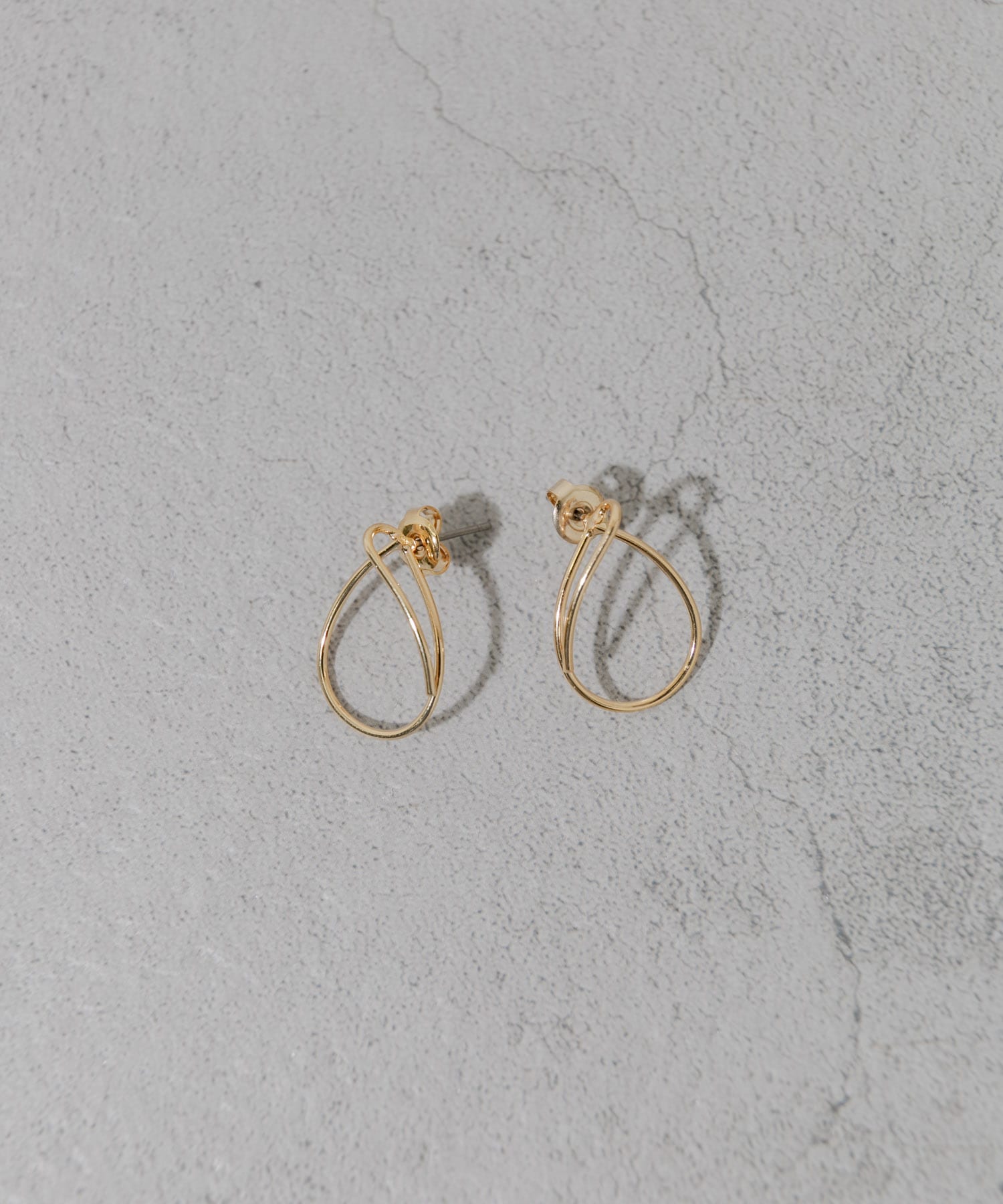 メタルスィンドロップピアス GLD -
