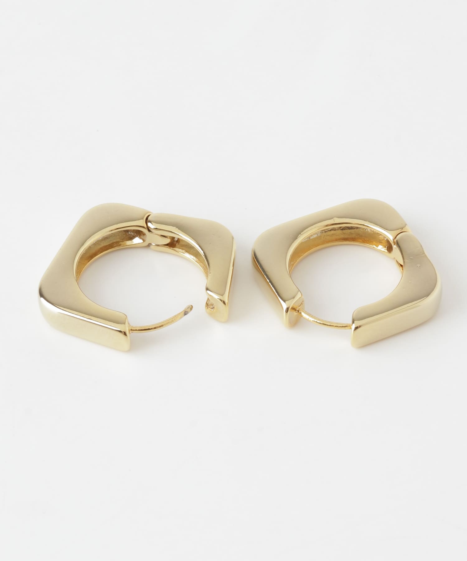 スクエアフープピアス GLD -