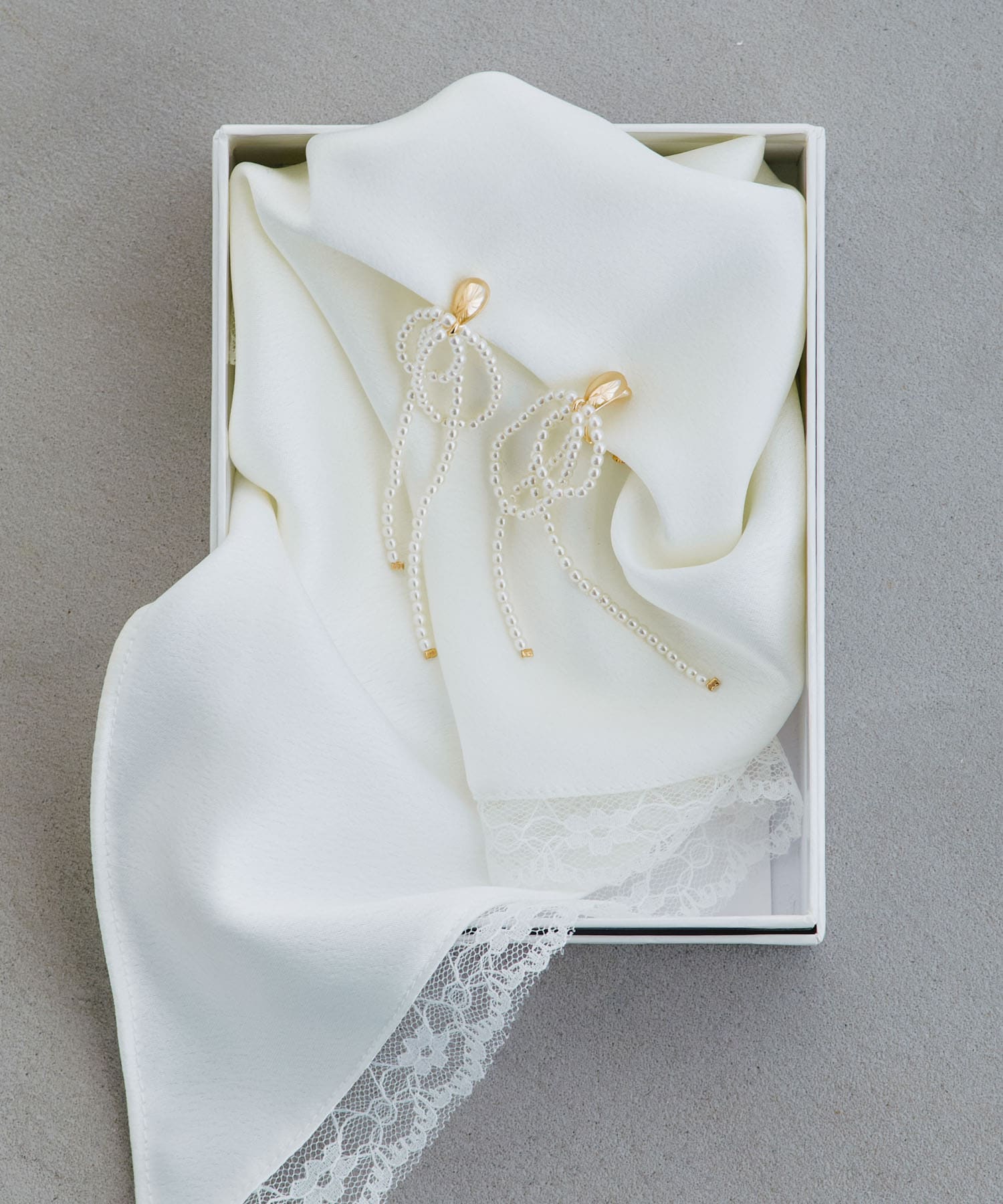 メタルパールループイヤリング IVO -