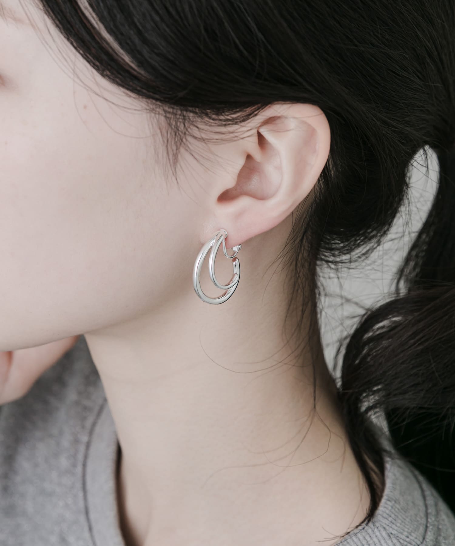 メタルラインダブルフープイヤリング