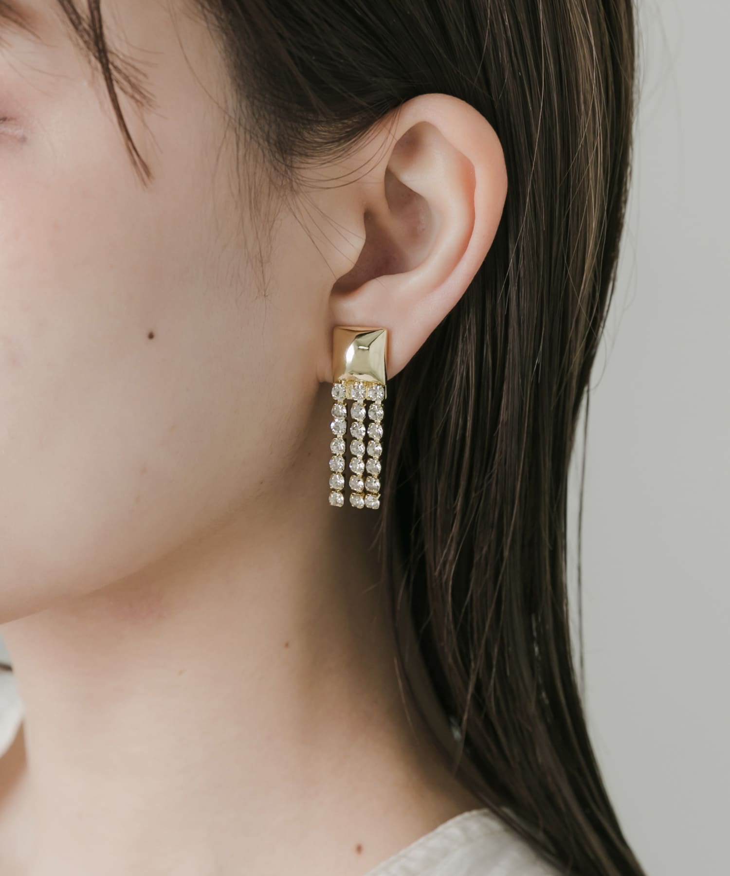 メタルスクエアビジューチェーンイヤリング GLD -