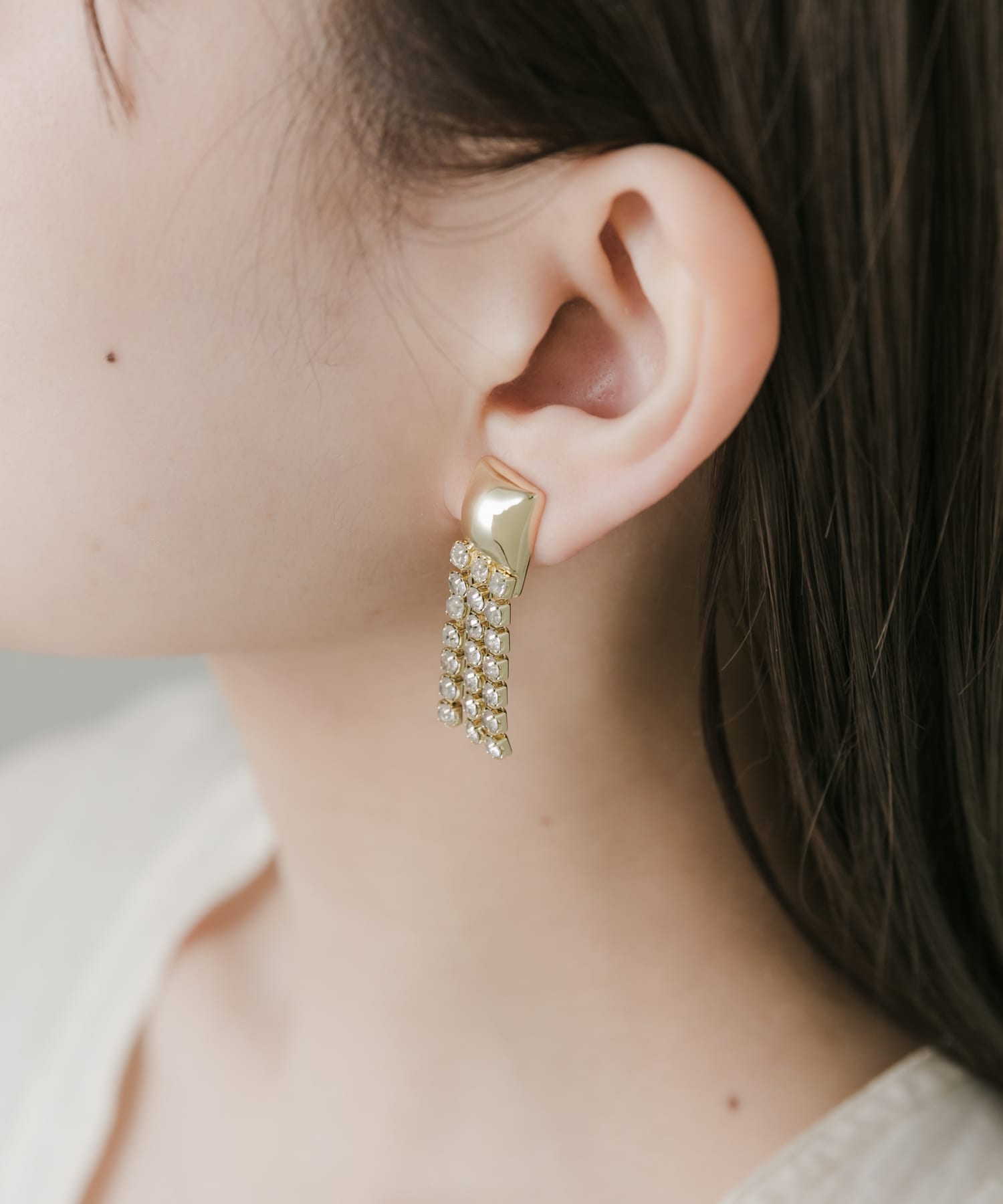 メタルスクエアビジューチェーンイヤリング GLD -