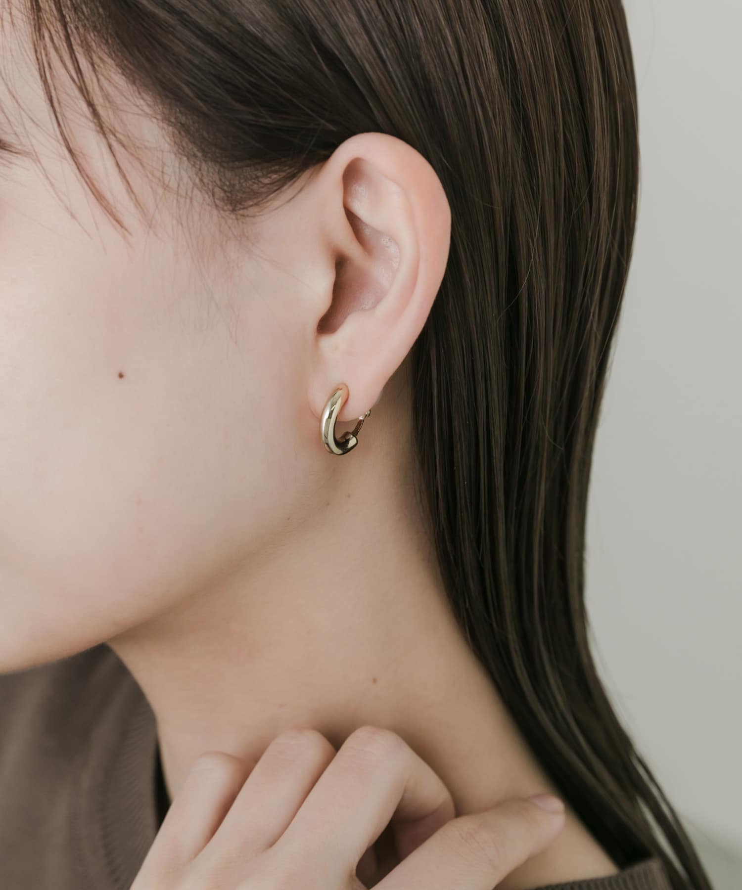 メタルシンプルカーブイヤリング GLD -
