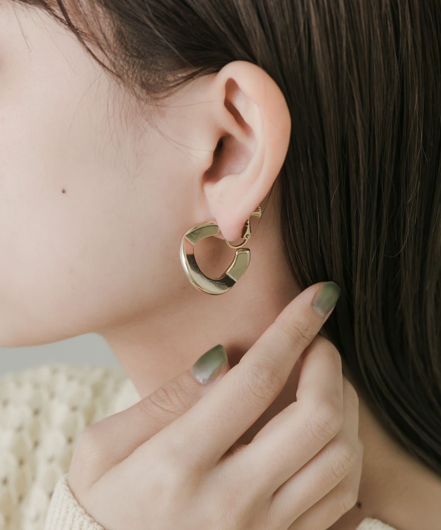 プレートデザインフープイヤリング