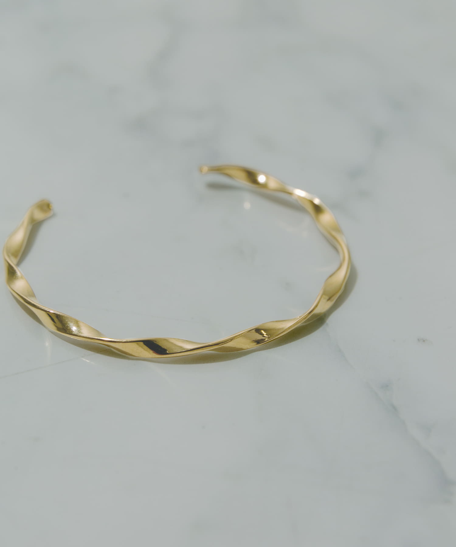 ステンレスツイストバングル GLD -