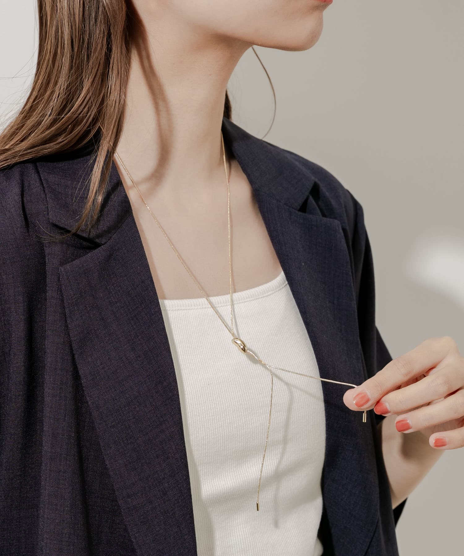 モチーフを動かすことでシルエット調整が可能です。