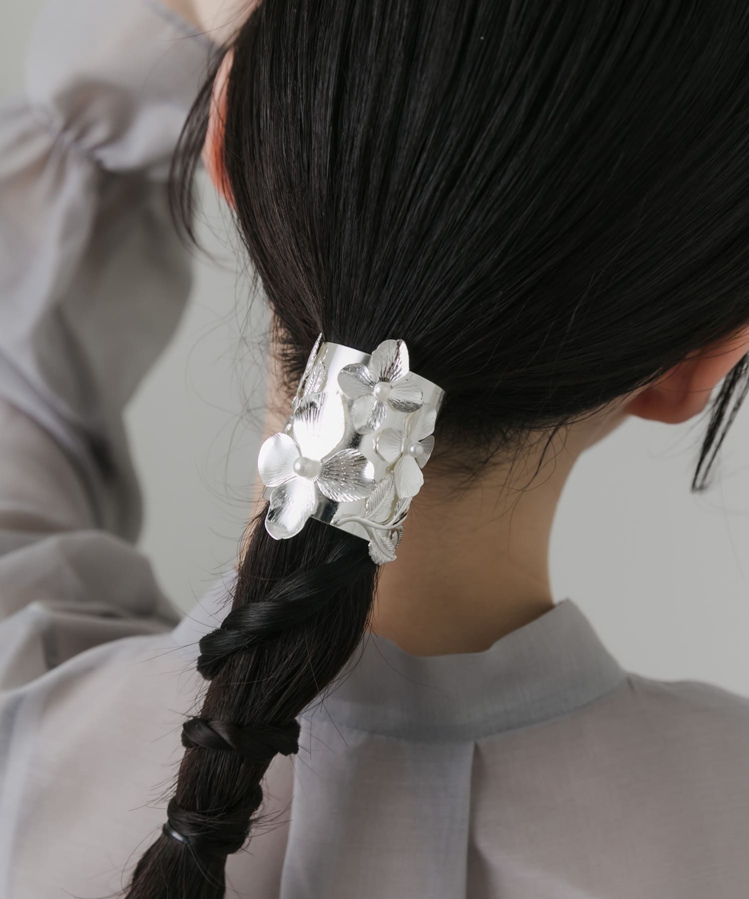 メタルフラワーヘアカフ SLV -