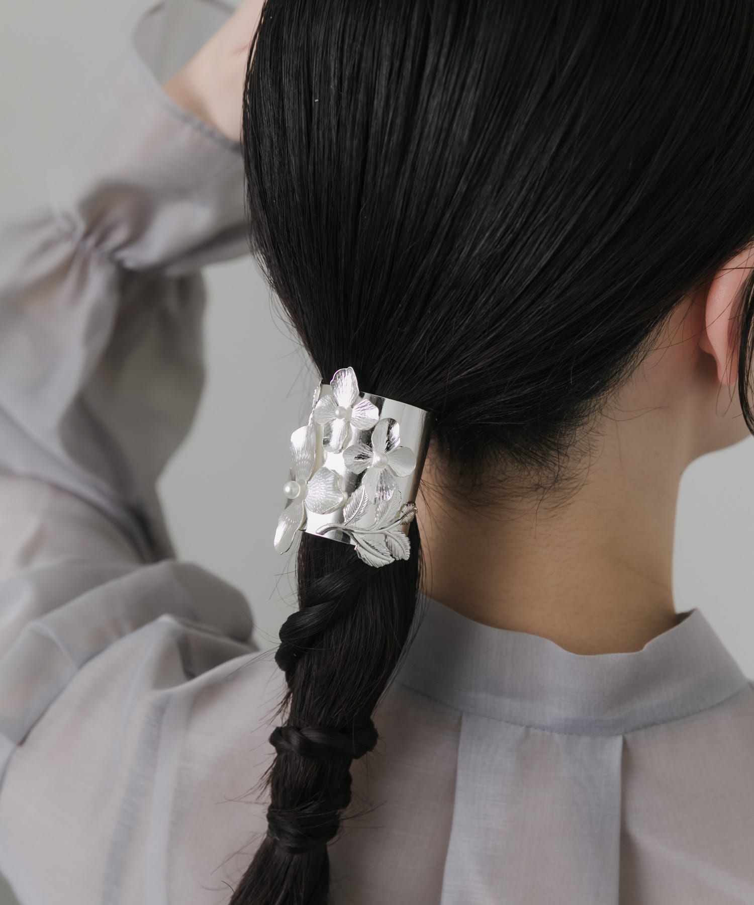 メタルフラワーヘアカフ SLV -
