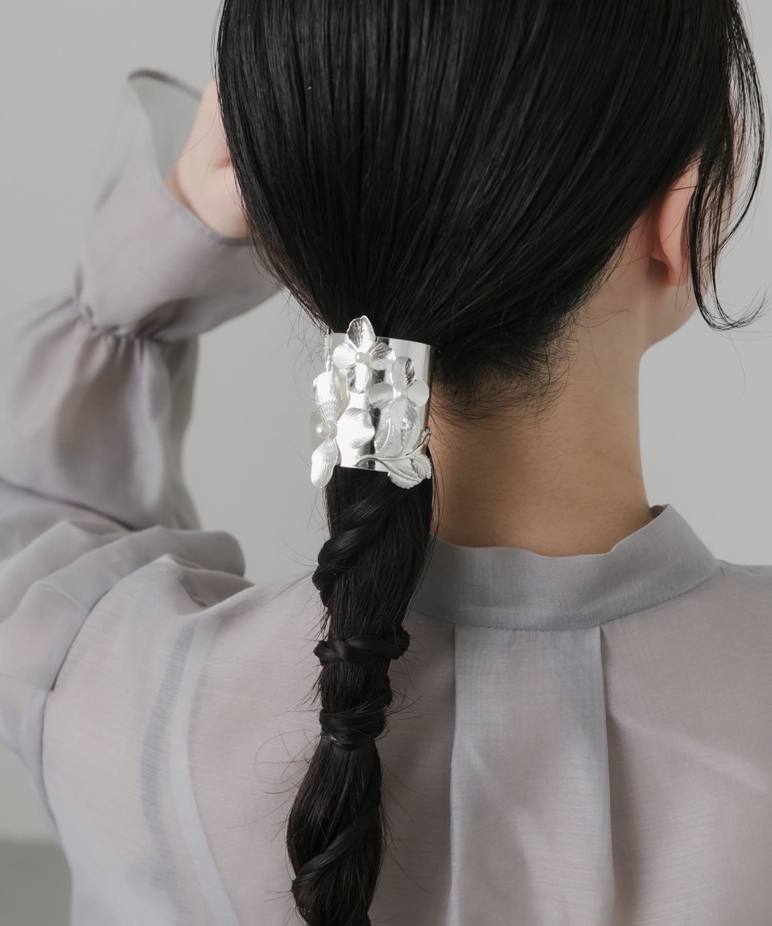 メタルフラワーヘアカフ SLV -