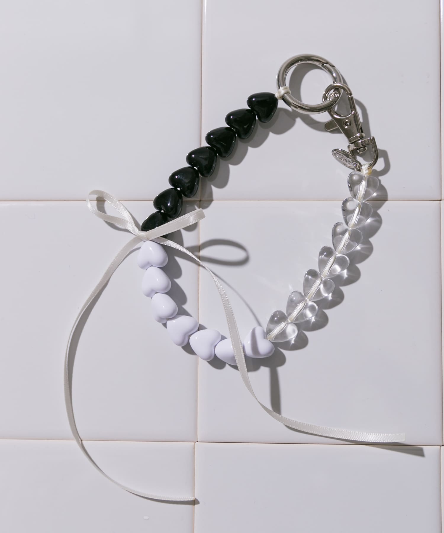 カラフルミニハートリボンキーチェーン WHT/BLK -