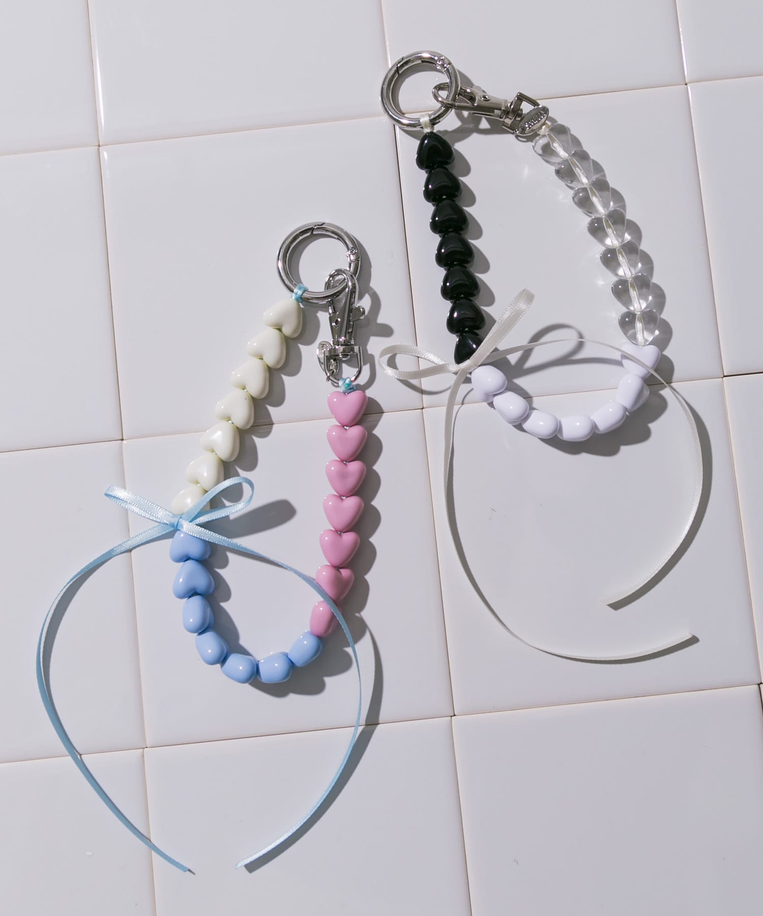 カラフルミニハートリボンキーチェーン WHT/BLK -