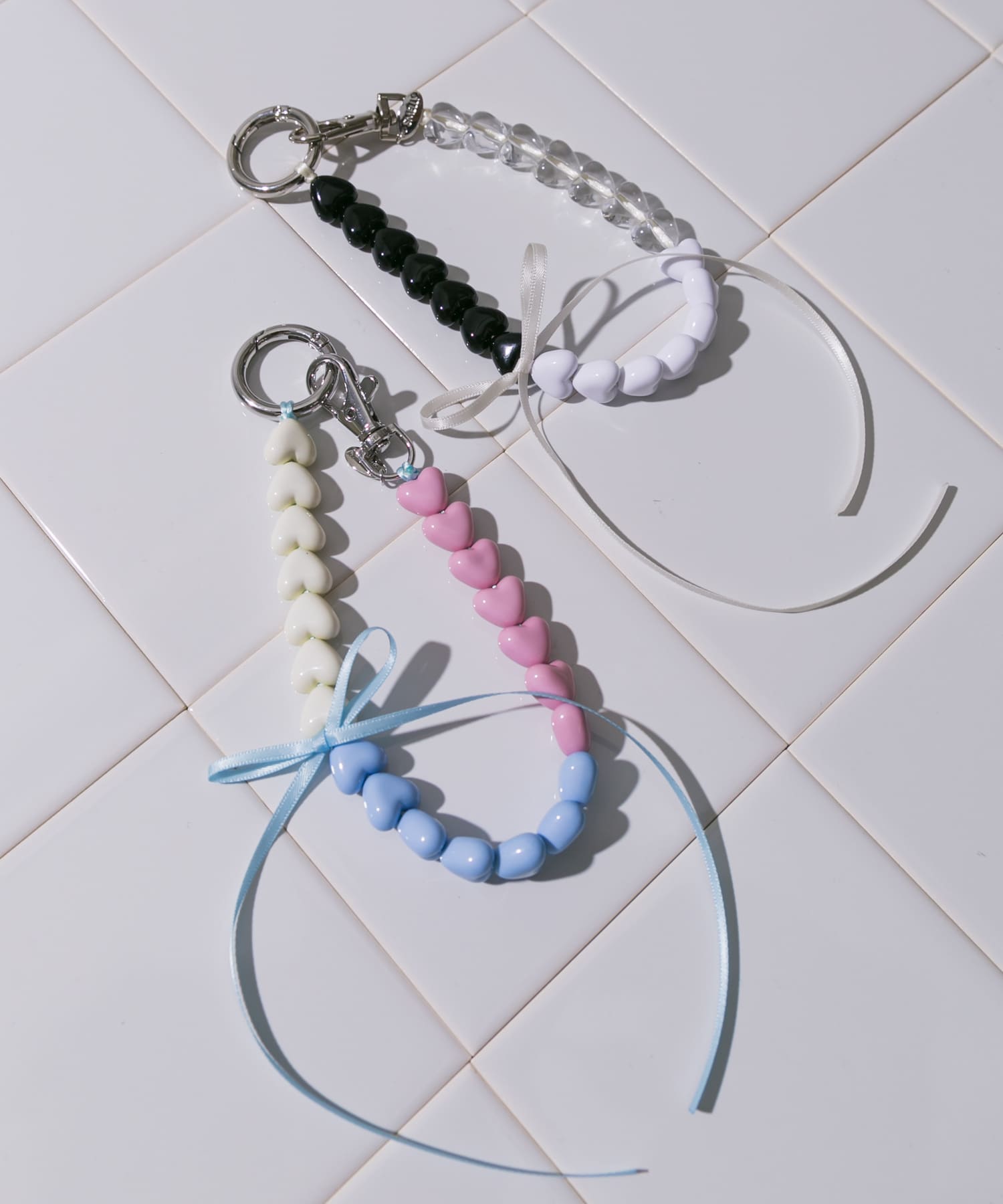 カラフルミニハートリボンキーチェーン WHT/BLK -