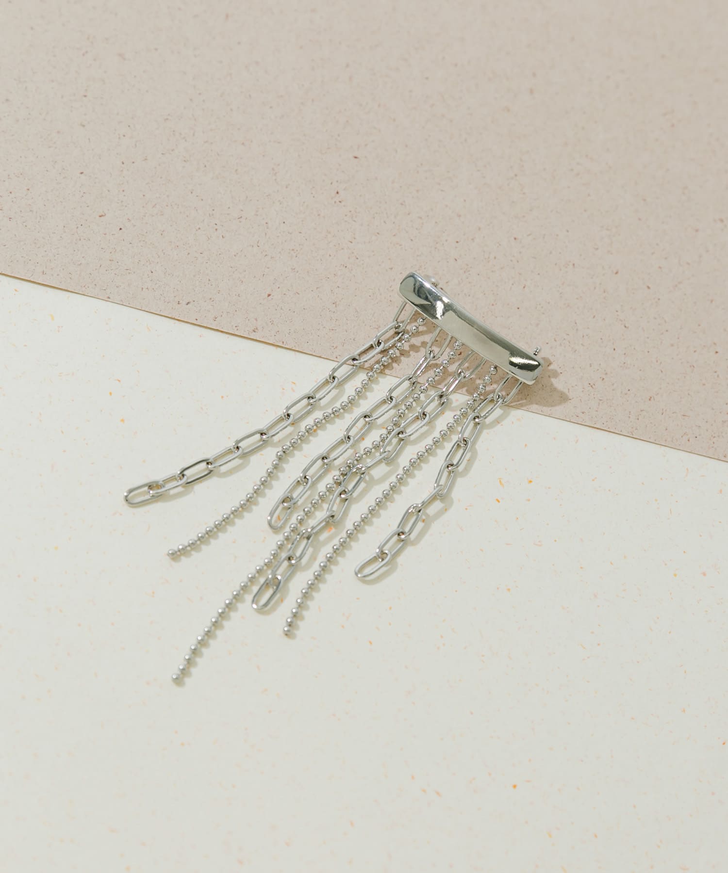 チェーンブローチ