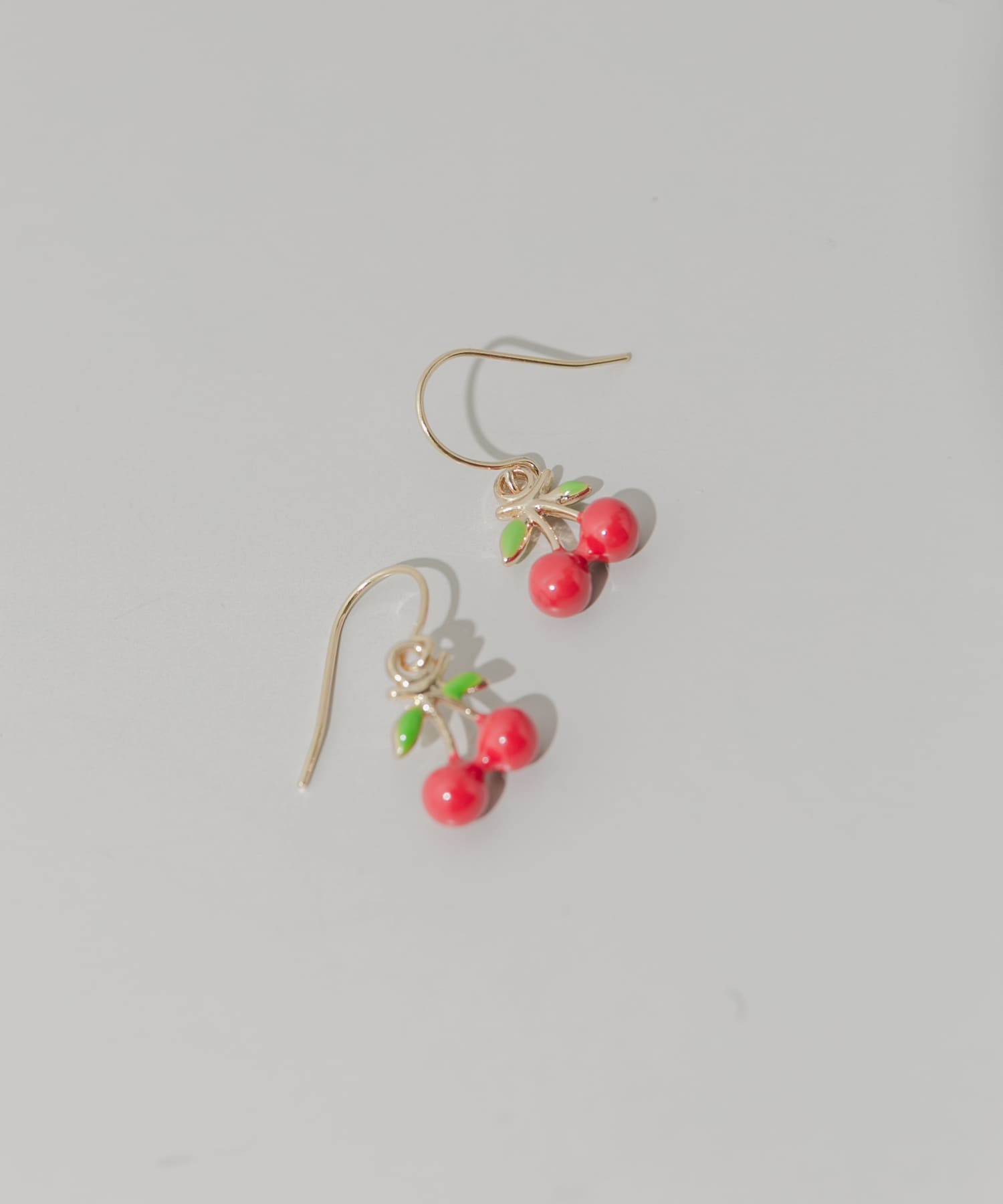 チェリーモチーフフックピアス RE/GD -