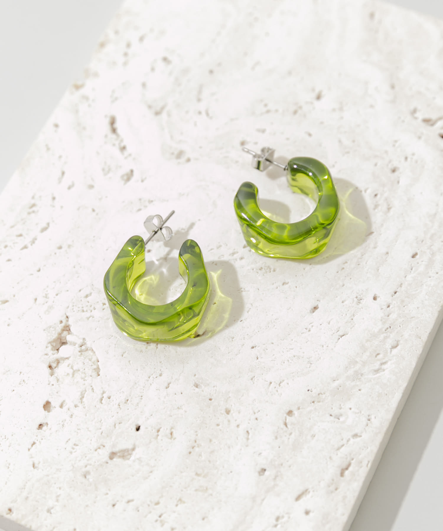 クリアワイドフープピアス