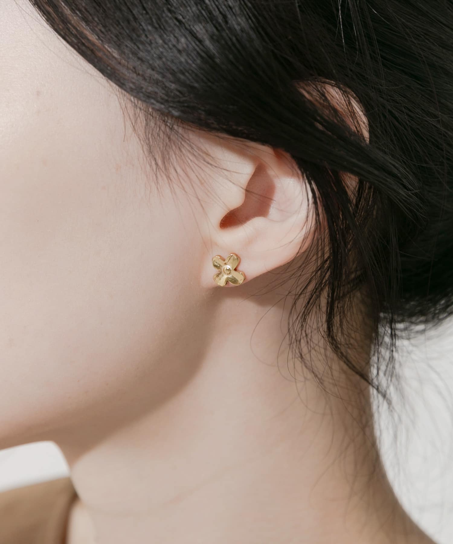 ステンレスフラワーモチーフピアス GLD -