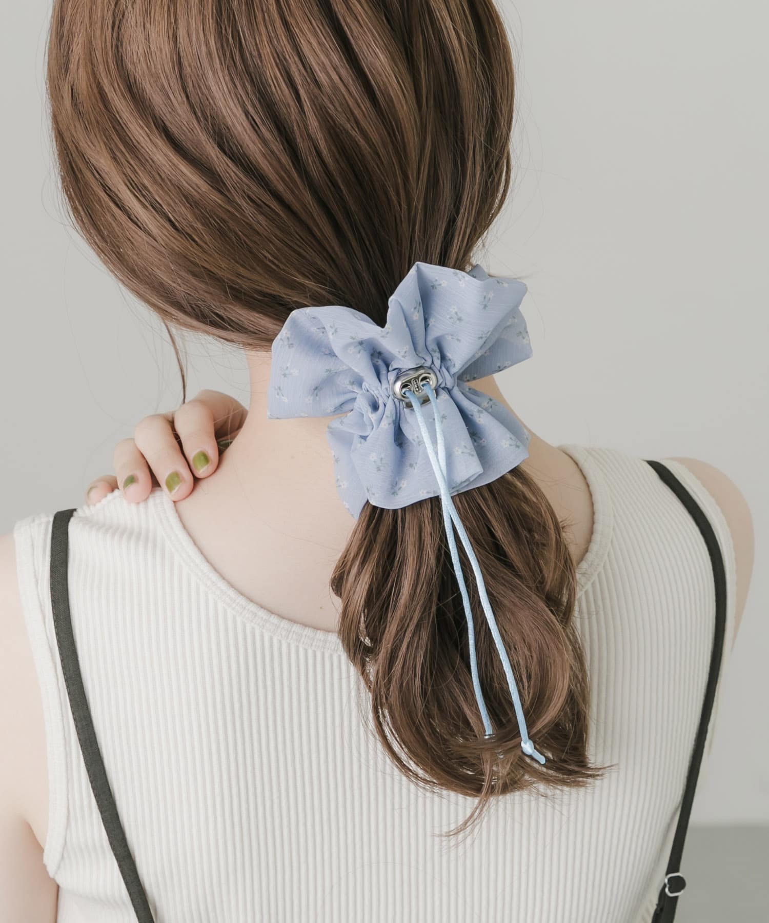 フラワープリントドローコードシュシュ