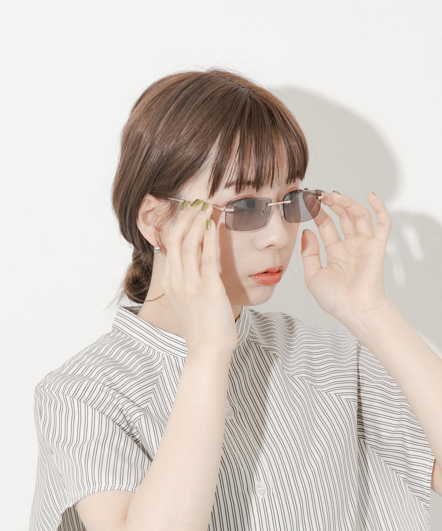 リムレスカラーサングラス BLK -