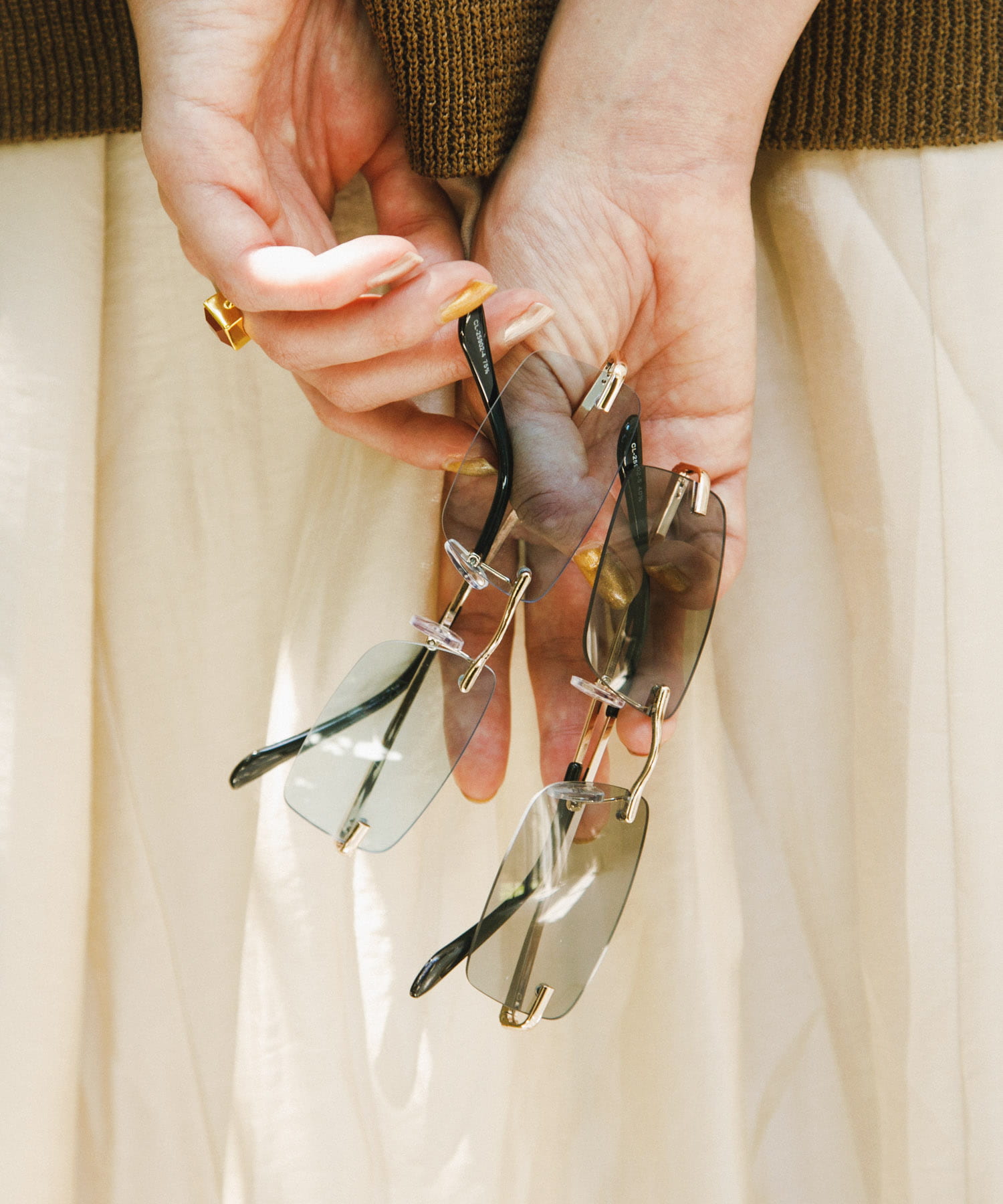 リムレスカラーサングラス BLK -