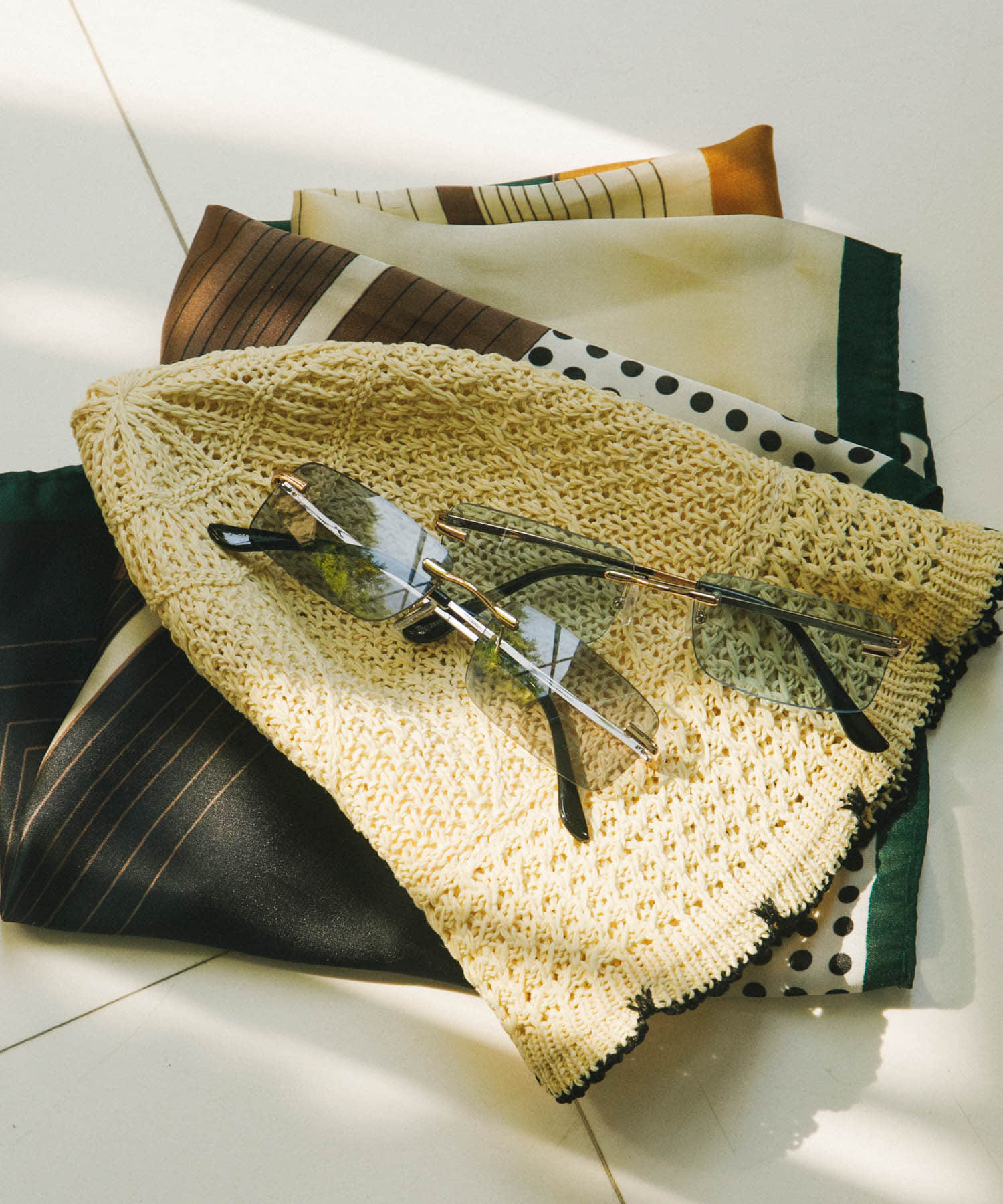 リムレスカラーサングラス BLK -