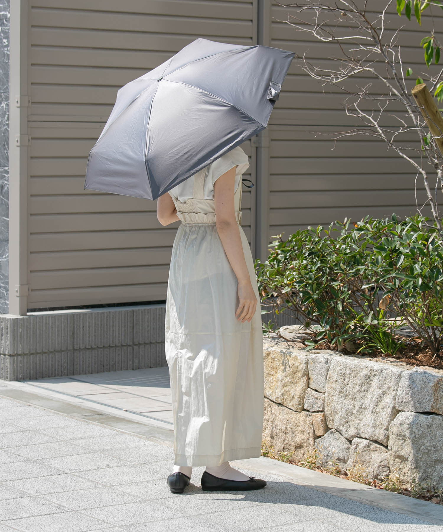 Wpc.　IZA COMPACT GRY FREE