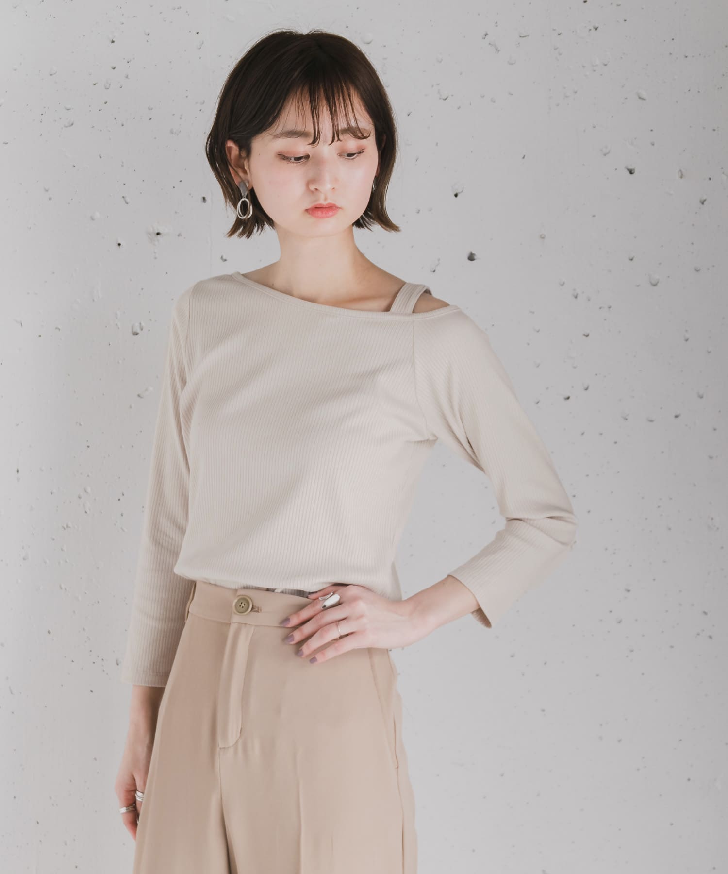 アシメネックリブトップ(7分袖) GREIGE FREE