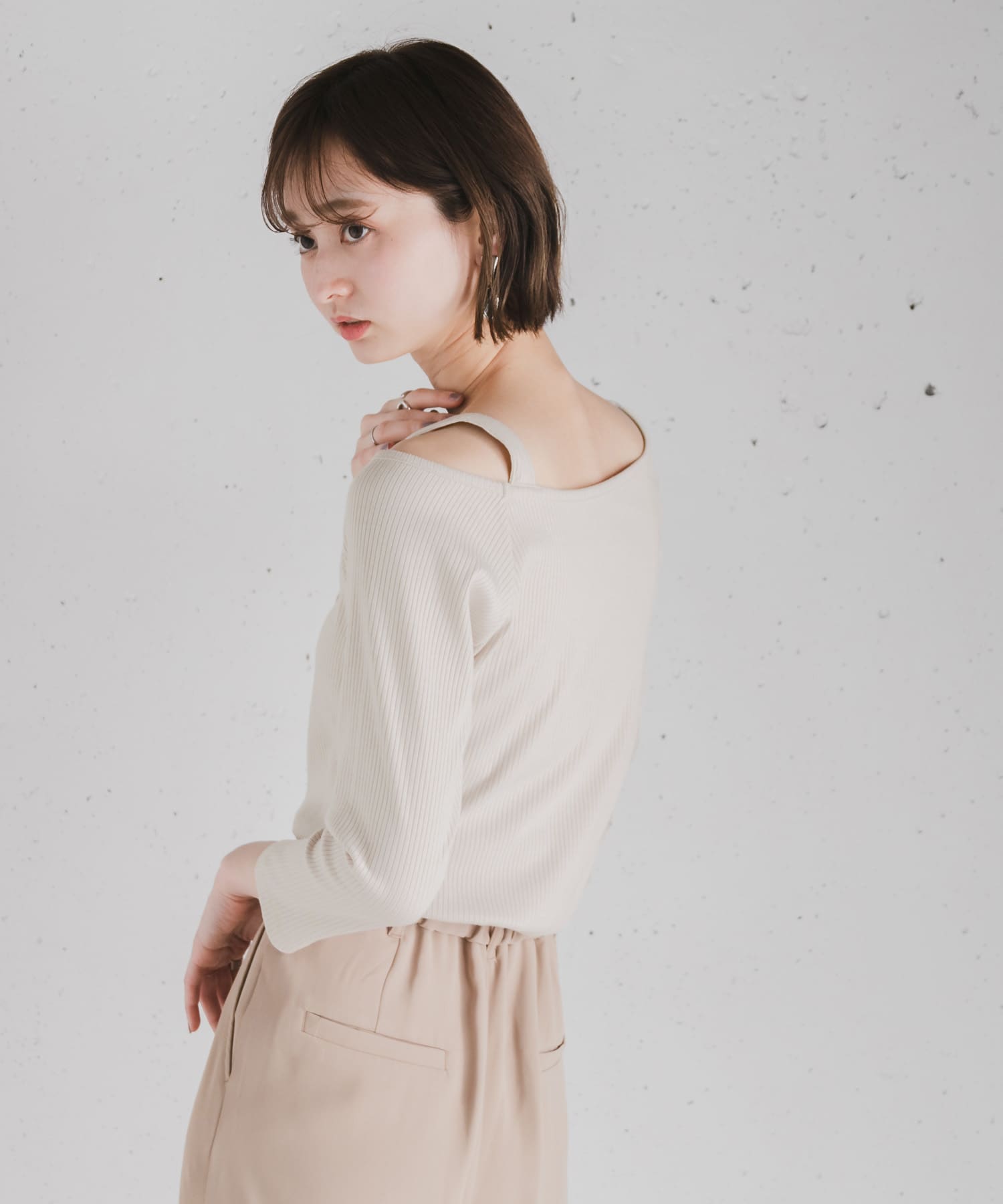 アシメネックリブトップ(7分袖) GREIGE FREE