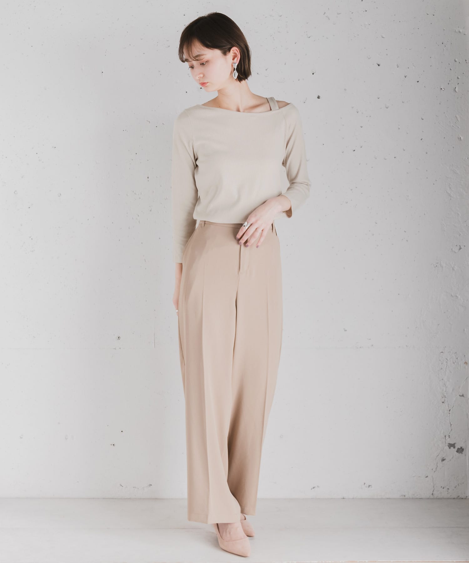 アシメネックリブトップ(7分袖) GREIGE FREE